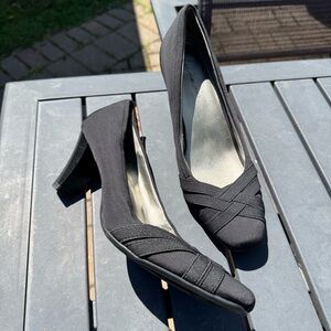 Bandolino - Women's Black Pump Square Toe Kitten Heels